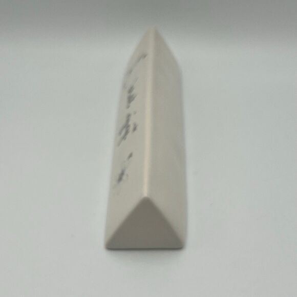 NWOT Rae Dunn BEST GIGI 8 in Ceramic Triangle Desk Sign - Picture 2 of 6